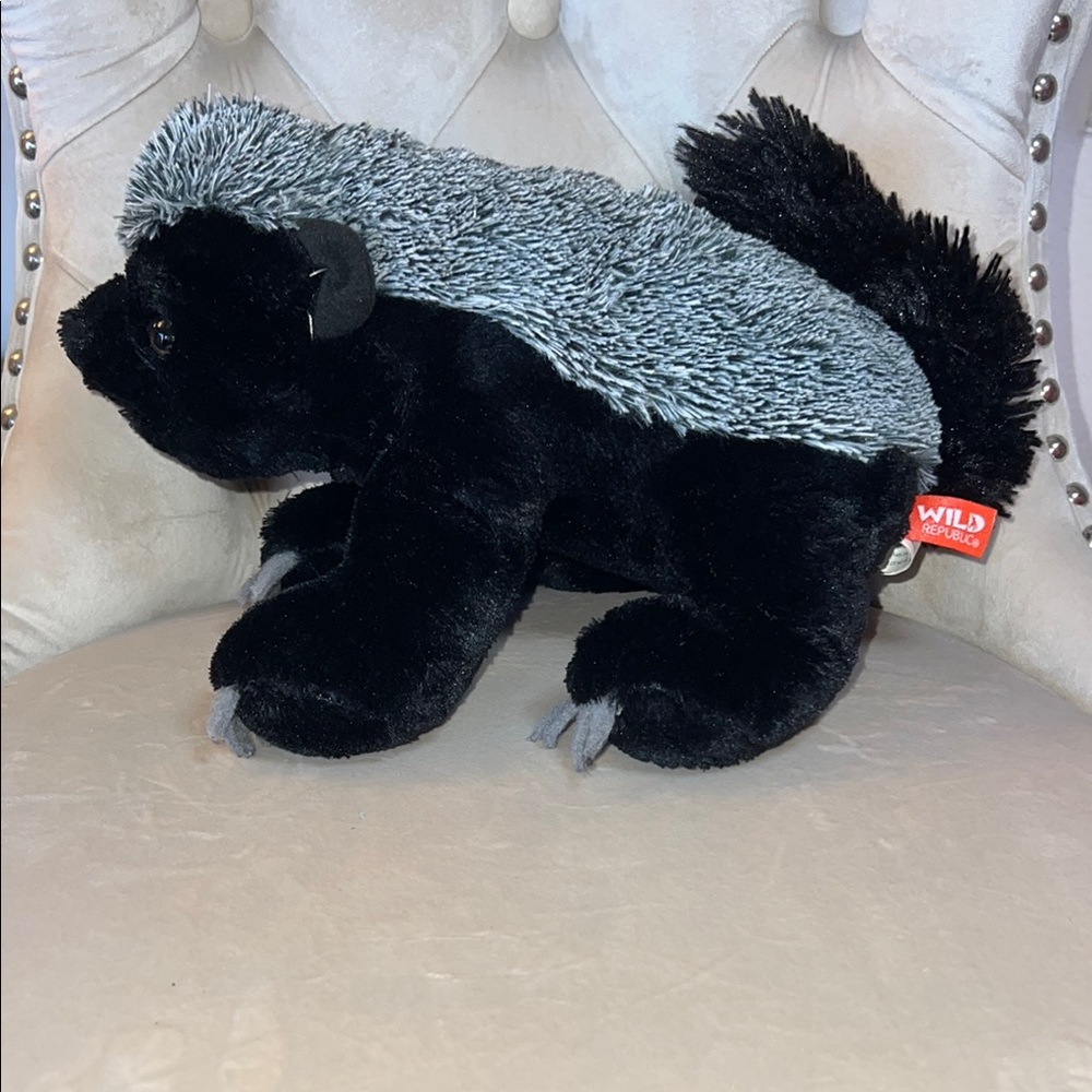 Black and Gray Skunk Plush‎ for Small Pets